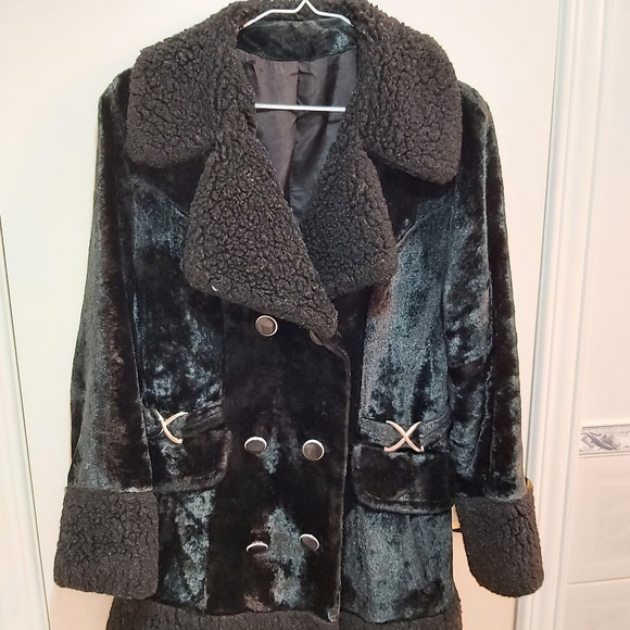 Jackets & Blazers - Vintage Luxurious Looking Trench Coat Size Small/Medium